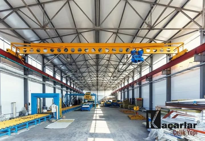 Vinçli çelik fabrika holü ve üretim hattı